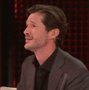 Capture decran 9 11 2025 02243 cdn.vedettequebec.com Éric Bruneau, les larmes aux yeux, bouleversé par le tendre hommage de sa fille Marguerite