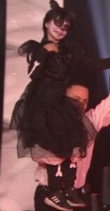 Capture decran 9 11 2025 02349 img s msn com.akamaized.net Éric Bruneau, les larmes aux yeux, bouleversé par le tendre hommage de sa fille Marguerite