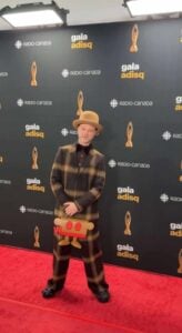 Capture decran 9 11 2025 211313 cdn.vedettequebec.com Pierre Lapointe fait réagir avec son look unique sur le tapis rouge du Gala de l’ADISQ 2025