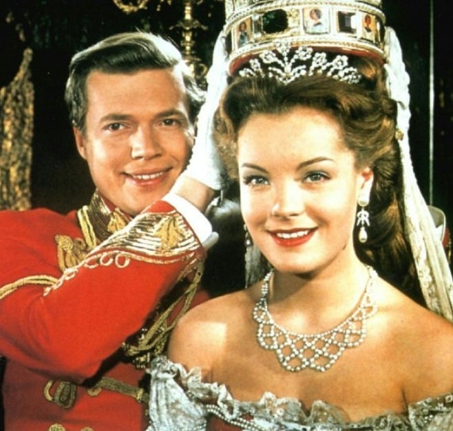 Sarah Biasini dévoile un héritage symbolique et touchant 1 Sarah Biasini dévoile un héritage symbolique et touchant Screenshot 1730 Sarah Biasini dévoile un héritage symbolique et touchant