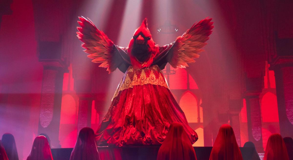 d0ab877c 2581 4e7a 87d1 d134cfe55742 1200x657 1 Steph Carse &eacute;meut et d&eacute;voile un secret complice derri&egrave;re le masque