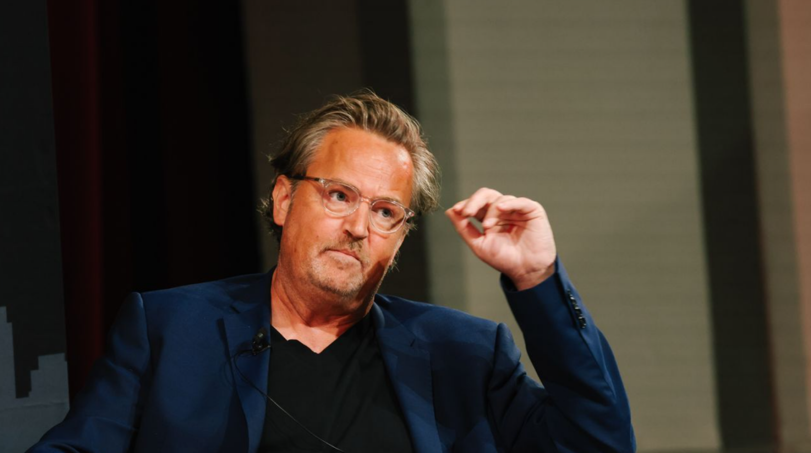 Mort de Matthew Perry : le médecin impliqué dans son addiction à la kétamine condamné à 30 mois de prison 1 Mort de Matthew Perry : le médecin impliqué dans son addiction à la kétamine condamné à 30 mois de prison Capture decran 2025 12 05 060404 Mort de Matthew Perry : le médecin impliqué dans son addiction à la kétamine condamné à 30 mois de prison