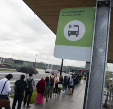 Panne surprise du REM en plein rush du matin : des centaines d’usagers paralysés par le froid 2 Panne surprise du REM en plein rush du matin : des centaines d’usagers paralysés par le froid Capture decran 2025 12 05 074256 Panne surprise du REM en plein rush du matin : des centaines d’usagers paralysés par le froid