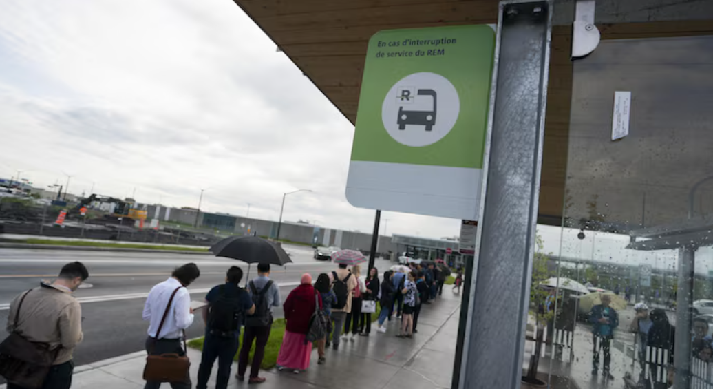 Panne surprise du REM en plein rush du matin : des centaines d’usagers paralysés par le froid 1 Panne surprise du REM en plein rush du matin : des centaines d’usagers paralysés par le froid Capture decran 2025 12 05 074256 Panne surprise du REM en plein rush du matin : des centaines d’usagers paralysés par le froid