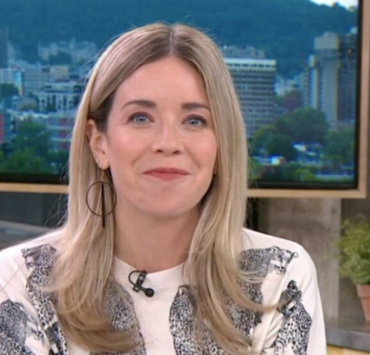 Triste nouvelle : Sabrina Cournoyer (Salut Bonjour) perd l’ouïe d’une oreille… et le geste de Jean-Michel Blais la fait fondre en larmes 2 Triste nouvelle : Sabrina Cournoyer (Salut Bonjour) perd l’ouïe d’une oreille… et le geste de Jean-Michel Blais la fait fondre en larmes Capture decran 2025 12 07 142801 Triste nouvelle : Sabrina Cournoyer (Salut Bonjour) perd l’ouïe d’une oreille… et le geste de Jean-Michel Blais la fait fondre en larmes