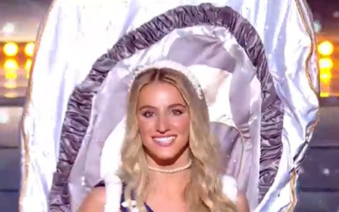 Capture decran 2025 12 07 144032 1 Miss France 2026 : le costume de Miss Aquitaine d&eacute;clenche un fou rire national &mdash; &ldquo;On dirait une serviette hygi&eacute;nique !&rdquo;
