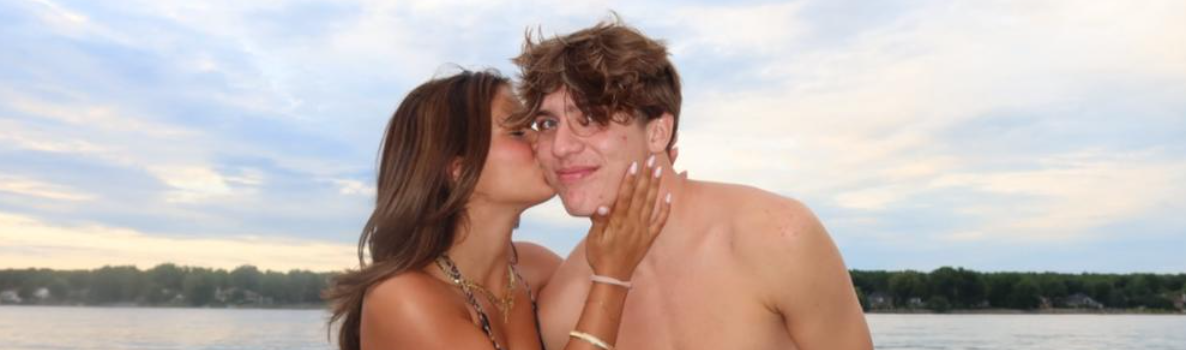 Le fils de Justin Trudeau fait réagir après la publication de photos en maillot de bain avec sa conjointe très connue 1 Le fils de Justin Trudeau fait réagir après la publication de photos en maillot de bain avec sa conjointe très connue Capture decran 2025 12 07 180314 Le fils de Justin Trudeau fait réagir après la publication de photos en maillot de bain avec sa conjointe très connue