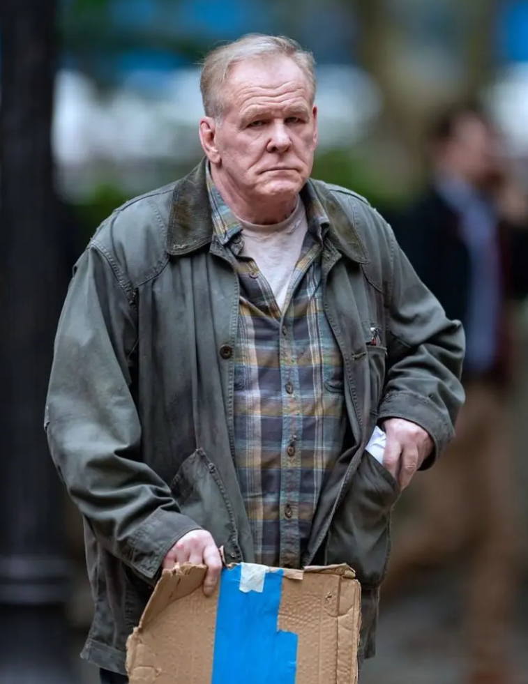 Capture decran 2025 12 07 184307 « L’idole des années 70 est méconnaissable aujourd’hui ! » : Les fans stupéfaits découvrent que l’homme âgé qui les croise était autrefois leur star préférée