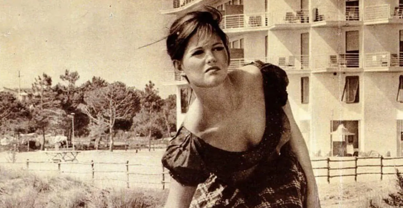 Capture decran 2025 12 07 184757 e1765151474566 “Dents abîmées, peau relâchée, plus de sourcils !” : Claudia Cardinale choque certains fans… mais sa transformation raconte une histoire bien plus forte
