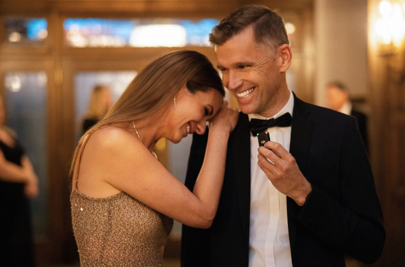 La journaliste Monic Néron et Bruno Marchand font tourner toutes les têtes au Bal du maire de Québec 1 La journaliste Monic Néron et Bruno Marchand font tourner toutes les têtes au Bal du maire de Québec Capture decran 2025 12 09 092510 La journaliste Monic Néron et Bruno Marchand font tourner toutes les têtes au Bal du maire de Québec