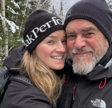 La photo d’enfance de Sylvain Cossette fait frissonner tout le Québec : un Père Noël digne d’un film d’horreur vintage ! 3 La photo d’enfance de Sylvain Cossette fait frissonner tout le Québec : un Père Noël digne d’un film d’horreur vintage ! Capture decran 2025 12 09 103514 La photo d’enfance de Sylvain Cossette fait frissonner tout le Québec : un Père Noël digne d’un film d’horreur vintage !