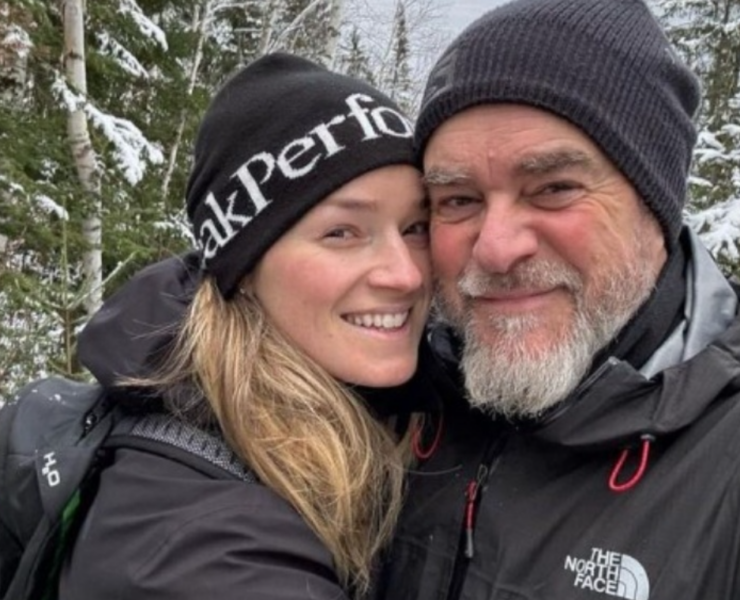 Capture decran 2025 12 09 103514 La photo d’enfance de Sylvain Cossette fait frissonner tout le Québec : un Père Noël digne d’un film d’horreur vintage !