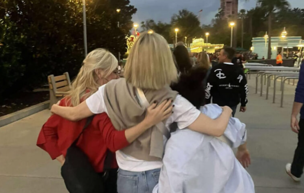 Capture decran 2025 12 10 200957 Mariloup Wolfe dévoile toutes les photos de son voyage magique avec Véronique Cloutier pour ses 51 ans