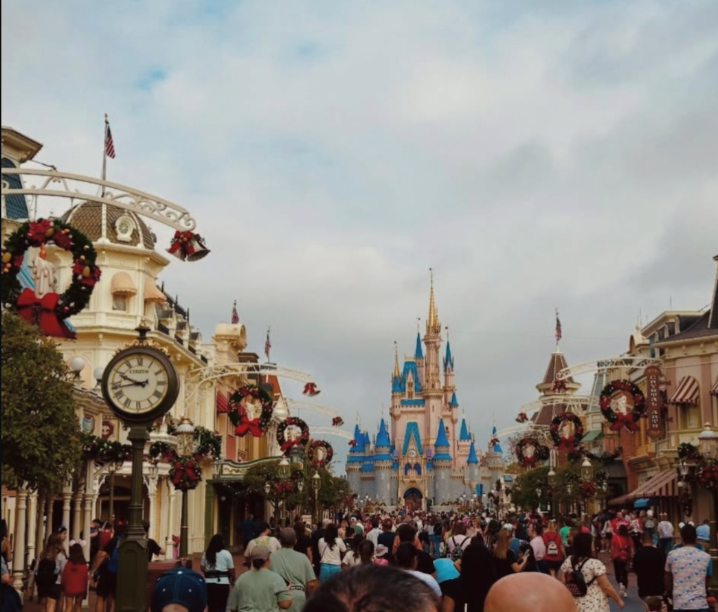 Capture decran 2025 12 10 201023 Mariloup Wolfe dévoile toutes les photos de son voyage magique avec Véronique Cloutier pour ses 51 ans