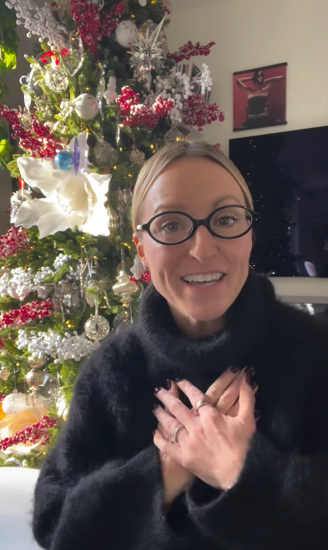 Émily Bégin dévoile son décor des Fêtes… et un détail ne passe pas inaperçu 2 Émily Bégin dévoile son décor des Fêtes… et un détail ne passe pas inaperçu Capture decran 2025 12 13 154324 Émily Bégin dévoile son décor des Fêtes… et un détail ne passe pas inaperçu