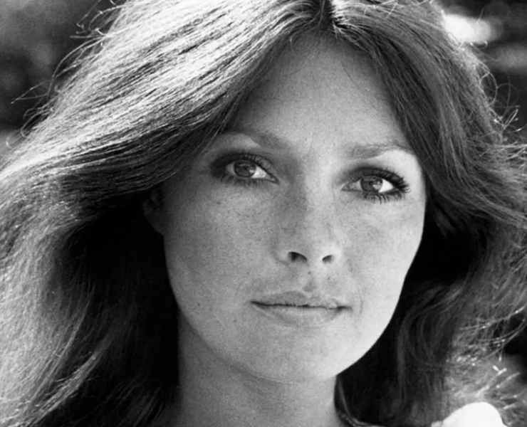 Capture decran 2025 12 13 194846 e1765673545161 À 76 ans, Jennifer O’Neill surprend le public… et son apparence fait beaucoup réagir