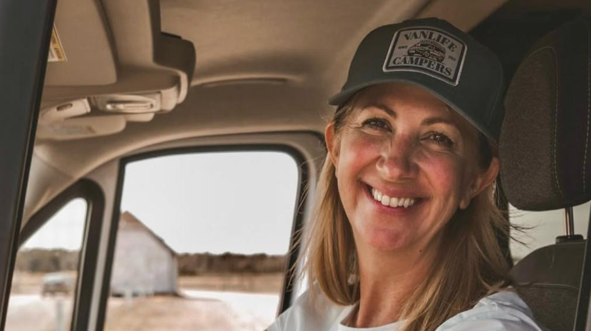 Mélanie Maynard se lance dans un tout nouveau projet… avec un gros camion gris 1 Mélanie Maynard se lance dans un tout nouveau projet… avec un gros camion gris Capture decran 2025 12 17 105335 Mélanie Maynard se lance dans un tout nouveau projet… avec un gros camion gris