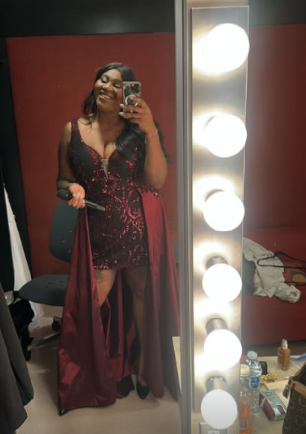 Mélissa Bédard éblouit avec sa robe de Noël et fait sensation avant sa performance 2 Mélissa Bédard éblouit avec sa robe de Noël et fait sensation avant sa performance Capture decran 2025 12 17 193354 Mélissa Bédard éblouit avec sa robe de Noël et fait sensation avant sa performance