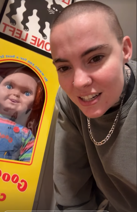 Capture decran 2025 12 27 112704 Roxane Bruneau re&ccedil;oit un cadeau qui donne froid dans le dos !