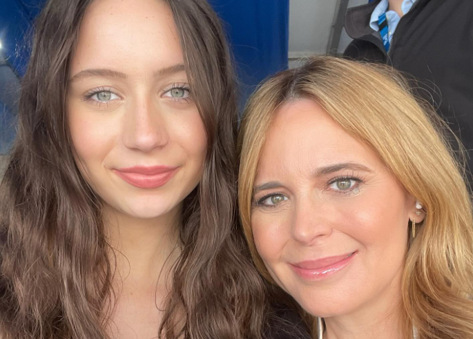 La fille de Julie Snyder la filme en plein party… et les images font réagir 1 La fille de Julie Snyder la filme en plein party… et les images font réagir Capture decran 2025 12 29 071558 La fille de Julie Snyder la filme en plein party… et les images font réagir