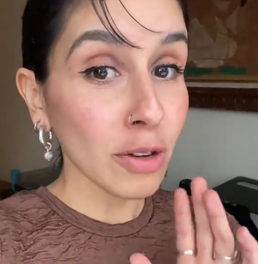 Capture decran 2025 12 29 170710 Elle invite ses invit&eacute;s &agrave; faire le num&eacute;ro deux chez elle&hellip; et &ccedil;a fait r&eacute;agir