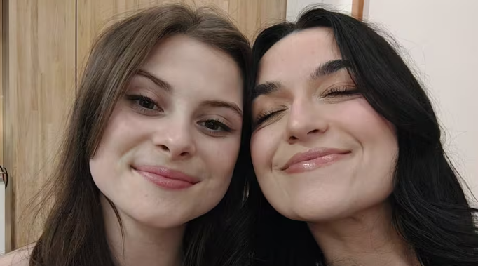 Capture decran 2025 12 31 124109 Mia Tinayre retrouve Katrine Sansregret apr&egrave;s Star Acad&eacute;mie&hellip; et leur photo fait fondre les fans