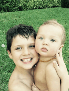 Les fils de Trudeau volent la vedette dans une photo qui fait jaser 5 Les fils de Trudeau volent la vedette dans une photo qui fait jaser Capture decran le 2025 12 01 a 03.02.20 Les fils de Trudeau volent la vedette dans une photo qui fait jaser