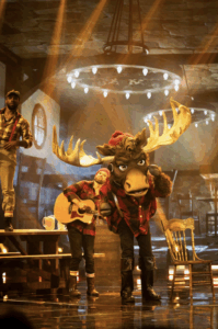 Capture decran le 2025 12 01 a 11.35.52 «Va chier!» – Claude Poirier fidèle à lui-même dans les coulisses de Chanteurs masqués