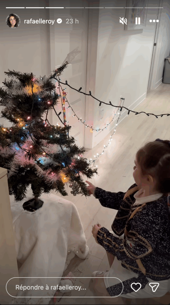 Capture decran le 2025 12 01 a 17.06.45 Moment Magique : La Fille de Rafa&euml;lle Roy Fait Pleurer le Public avec Sa Voix Ang&eacute;lique