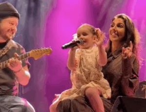 Rafaëlle Roy : sa fille Maya vole la vedette en chantant Golden de KPop Demon Hunters 4 Rafaëlle Roy : sa fille Maya vole la vedette en chantant Golden de KPop Demon Hunters Capture decran le 2025 12 01 a 17.08.38 Rafaëlle Roy : sa fille Maya vole la vedette en chantant Golden de KPop Demon Hunters