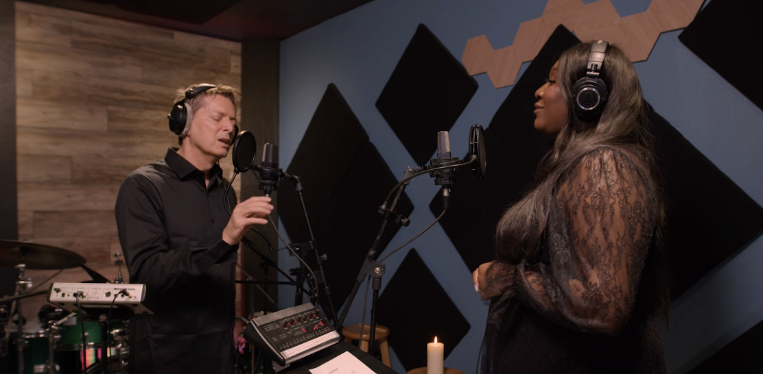 Capture decran le 2025 12 01 a 19.06.20 M&eacute;lissa B&eacute;dard &Eacute;meut le Public avec un Duo Inoubliable aux C&ocirc;t&eacute;s de Steph Carse