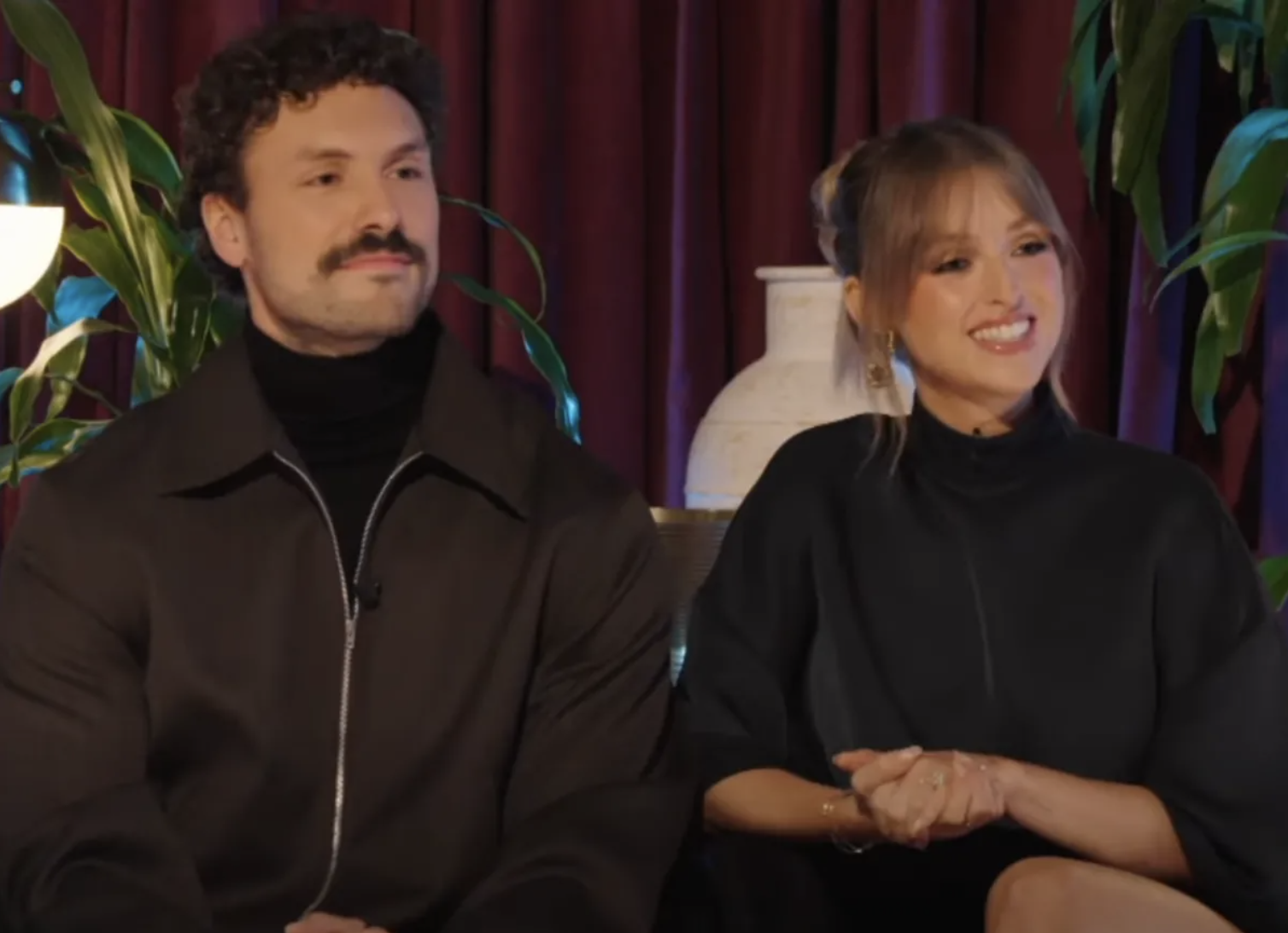 Une candidate d’OD Chypre vivement critiquée pour sa tenue à L’heure de vérité ! 1 Une candidate d’OD Chypre vivement critiquée pour sa tenue à L’heure de vérité ! Capture decran le 2025 12 01 a 21.08.44 Une candidate d’OD Chypre vivement critiquée pour sa tenue à L’heure de vérité !