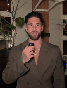 Une candidate d’OD Chypre vivement critiquée pour sa tenue à L’heure de vérité ! 11 Une candidate d’OD Chypre vivement critiquée pour sa tenue à L’heure de vérité ! Capture decran le 2025 12 01 a 21.26.33 Une candidate d’OD Chypre vivement critiquée pour sa tenue à L’heure de vérité !