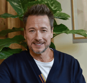 Stéphane Rousseau annonce son grand retour sur scène après 10 ans d’absence! 2 Stéphane Rousseau annonce son grand retour sur scène après 10 ans d’absence! Capture decran le 2025 12 02 a 15.05.41 Stéphane Rousseau annonce son grand retour sur scène après 10 ans d’absence!