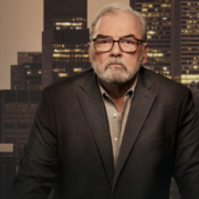 Capture decran le 2025 12 03 a 05.10.33 On sait enfin ce qui attend Charlie dans Dumas : Radio-Canada dévoile de nouveaux détails