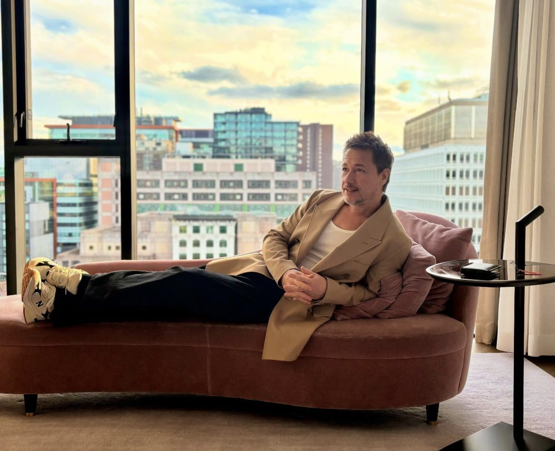 Capture decran le 2025 12 03 a 11.35.14 Julie Perreault filme son amoureux St&eacute;phane Rousseau pour une raison bien pr&eacute;cise [vid&eacute;o]