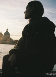 Charlotte Cardin en deuil : « J’ai perdu un des hommes de ma vie » 5 Charlotte Cardin en deuil : « J’ai perdu un des hommes de ma vie » Capture decran le 2025 12 03 a 16.31.46 Charlotte Cardin en deuil : « J’ai perdu un des hommes de ma vie »