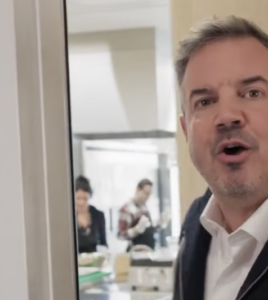 « Un geste touchant : Charles Lafortune dévoile des images inédites de Sophie Prégent et Mathis pour une cause cruciale » 2 « Un geste touchant : Charles Lafortune dévoile des images inédites de Sophie Prégent et Mathis pour une cause cruciale » Capture decran le 2025 12 04 a 03.03.50 « Un geste touchant : Charles Lafortune dévoile des images inédites de Sophie Prégent et Mathis pour une cause cruciale »