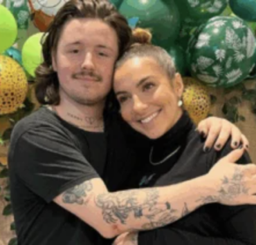 Moment Magique : La Fille de Rafaëlle Roy Fait Pleurer le Public avec Sa Voix Angélique 3 Moment Magique : La Fille de Rafaëlle Roy Fait Pleurer le Public avec Sa Voix Angélique Capture decran le 2025 12 04 a 03.18.57 Moment Magique : La Fille de Rafaëlle Roy Fait Pleurer le Public avec Sa Voix Angélique