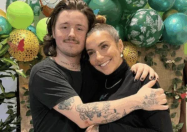 Capture decran le 2025 12 04 a 03.18.57 Moment Magique : La Fille de Rafa&euml;lle Roy Fait Pleurer le Public avec Sa Voix Ang&eacute;lique