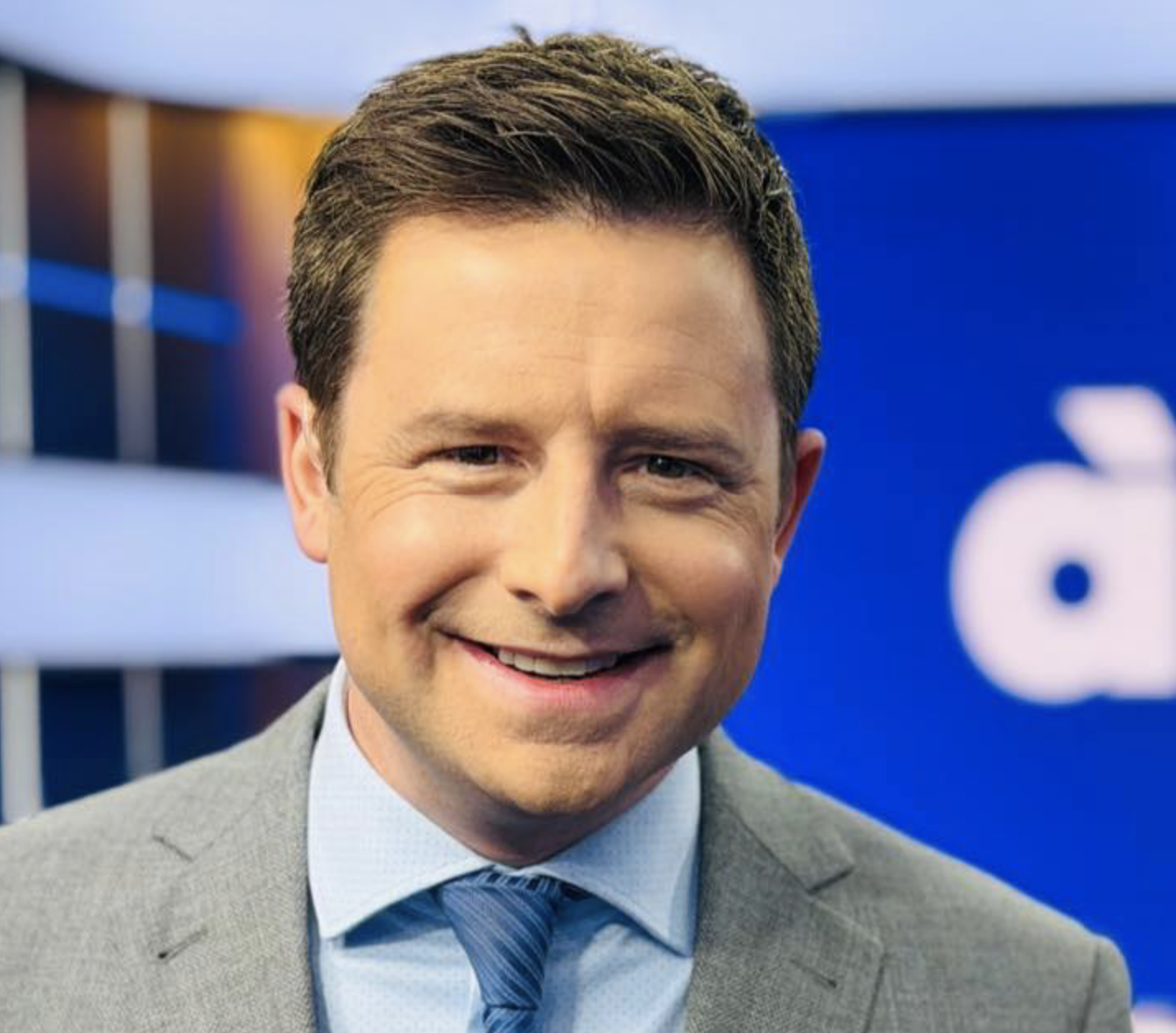 Pierre-Olivier Zappa célèbre 18 ans d’amour et dévoile une adorable photo du couple 1 Pierre-Olivier Zappa célèbre 18 ans d’amour et dévoile une adorable photo du couple Capture decran le 2025 12 04 a 08.31.58 Pierre-Olivier Zappa célèbre 18 ans d’amour et dévoile une adorable photo du couple