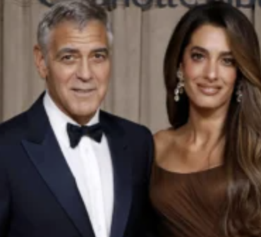 Capture decran le 2025 12 06 a 01.00.54 La Ressemblance Choc des Jumeaux Clooney avec leur Papa : Internet en &Eacute;bullition !