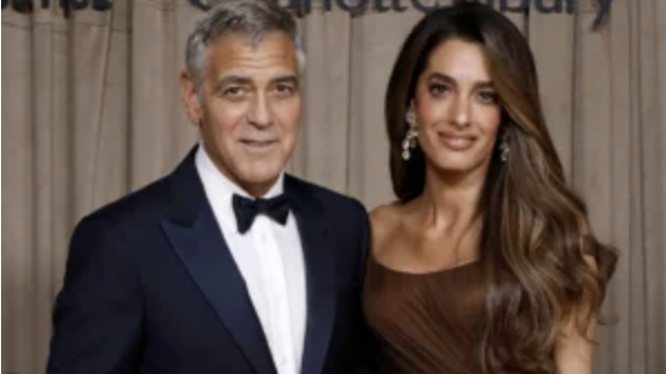 Capture decran le 2025 12 06 a 01.00.54 La Ressemblance Choc des Jumeaux Clooney avec leur Papa : Internet en &Eacute;bullition !
