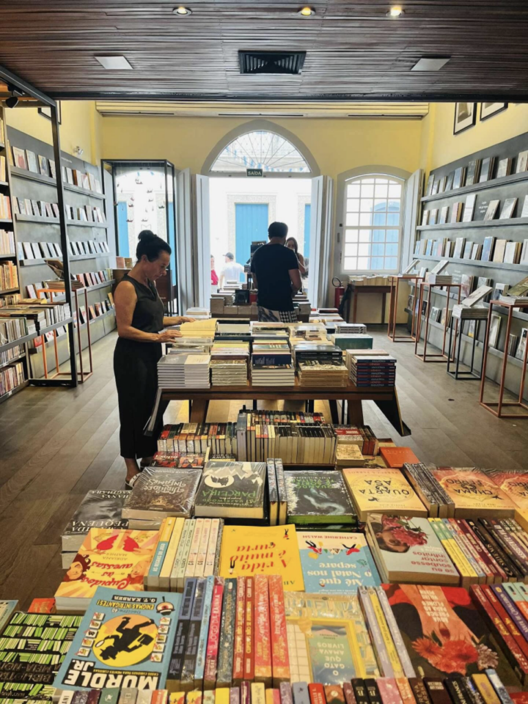 Capture decran le 2025 12 08 a 01.15.25 De l'h&ocirc;tel de ville aux horizons lointains : Val&eacute;rie Plante partage sa m&eacute;tamorphose en 12 photos