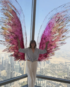 Voyage Émotionnel de Chantal Lacroix : Quand le Désert de Dubaï Devient un Miroir de Vie 3 Voyage Émotionnel de Chantal Lacroix : Quand le Désert de Dubaï Devient un Miroir de Vie Capture decran le 2025 12 08 a 03.36.39 Voyage Émotionnel de Chantal Lacroix : Quand le Désert de Dubaï Devient un Miroir de Vie