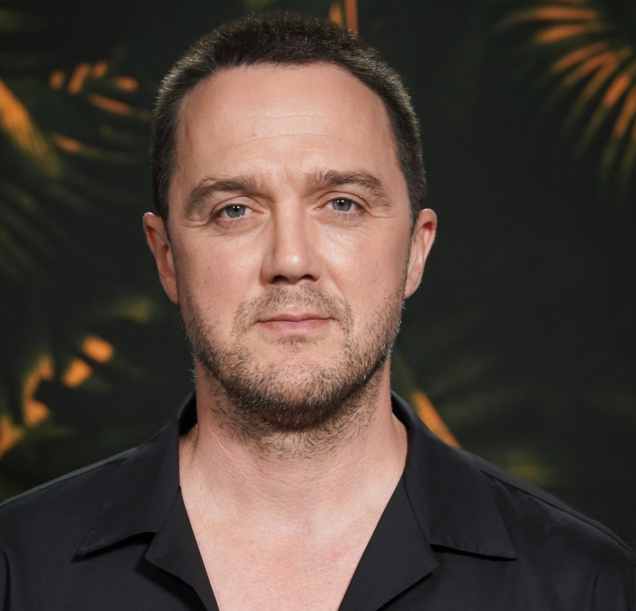 Rare apparition glamour pour Vincent-Guillaume Otis et sa conjointe connue 1 Rare apparition glamour pour Vincent-Guillaume Otis et sa conjointe connue Capture decran le 2025 12 08 a 10.01.57 Rare apparition glamour pour Vincent-Guillaume Otis et sa conjointe connue