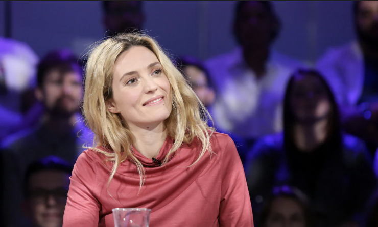Capture decran le 2025 12 08 a 16.13.15 Le look d'&Eacute;velyne Brochu au Gala Qu&eacute;bec Cin&eacute;ma : une apparition qui a fait vibrer les r&eacute;seaux sociaux !