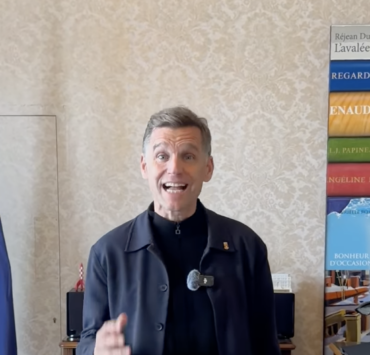 Bruno Marchand et Monic Néron : La Révélation d’un Duo Glamour au Bal du Maire 16 Bruno Marchand et Monic Néron : La Révélation d’un Duo Glamour au Bal du Maire Capture decran le 2025 12 08 a 22.21.54 Bruno Marchand et Monic Néron : La Révélation d’un Duo Glamour au Bal du Maire