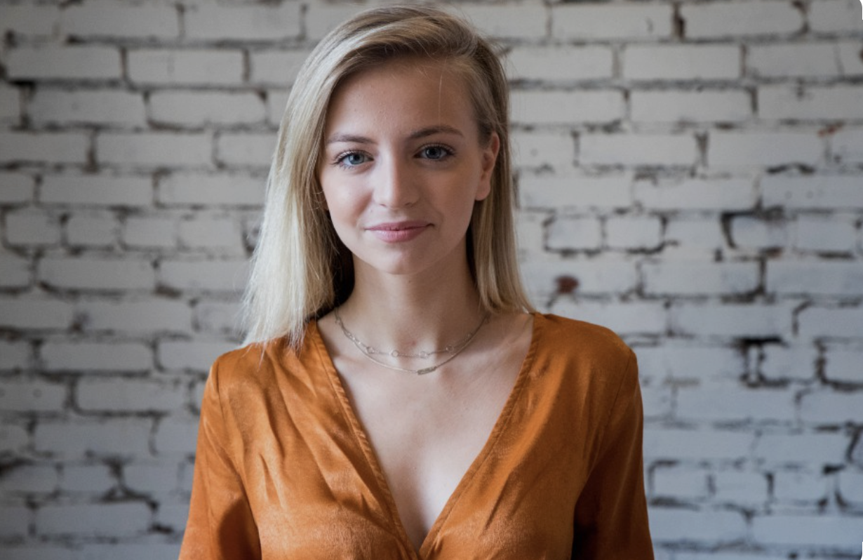 Capture decran le 2025 12 08 a 23.07.06 Les Photos de Ludivine Reding en Bikini : Un Rayon de Soleil en Plein ...voir plus