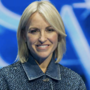 Capture decran le 2025 12 09 a 20.13.12 Découvrez le Look Scintillant d'Émily Bégin qui enflamme la saison des Fêtes !